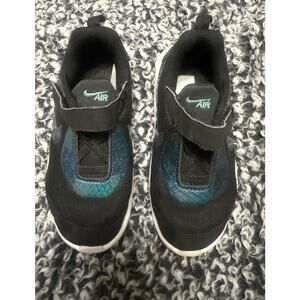 Boys Nike shoes. Size 10K. GUC